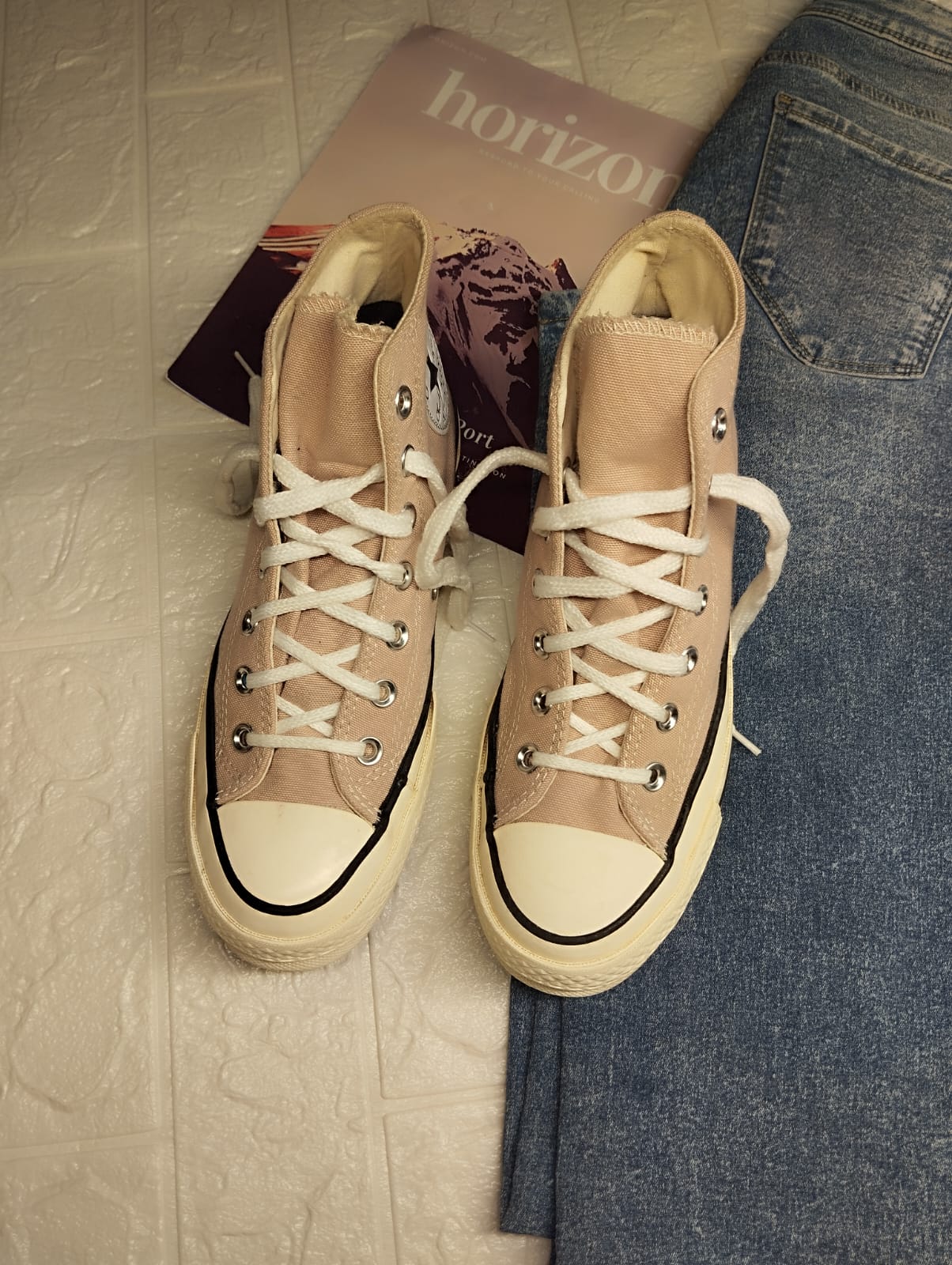 Beige high rise taylor chuck